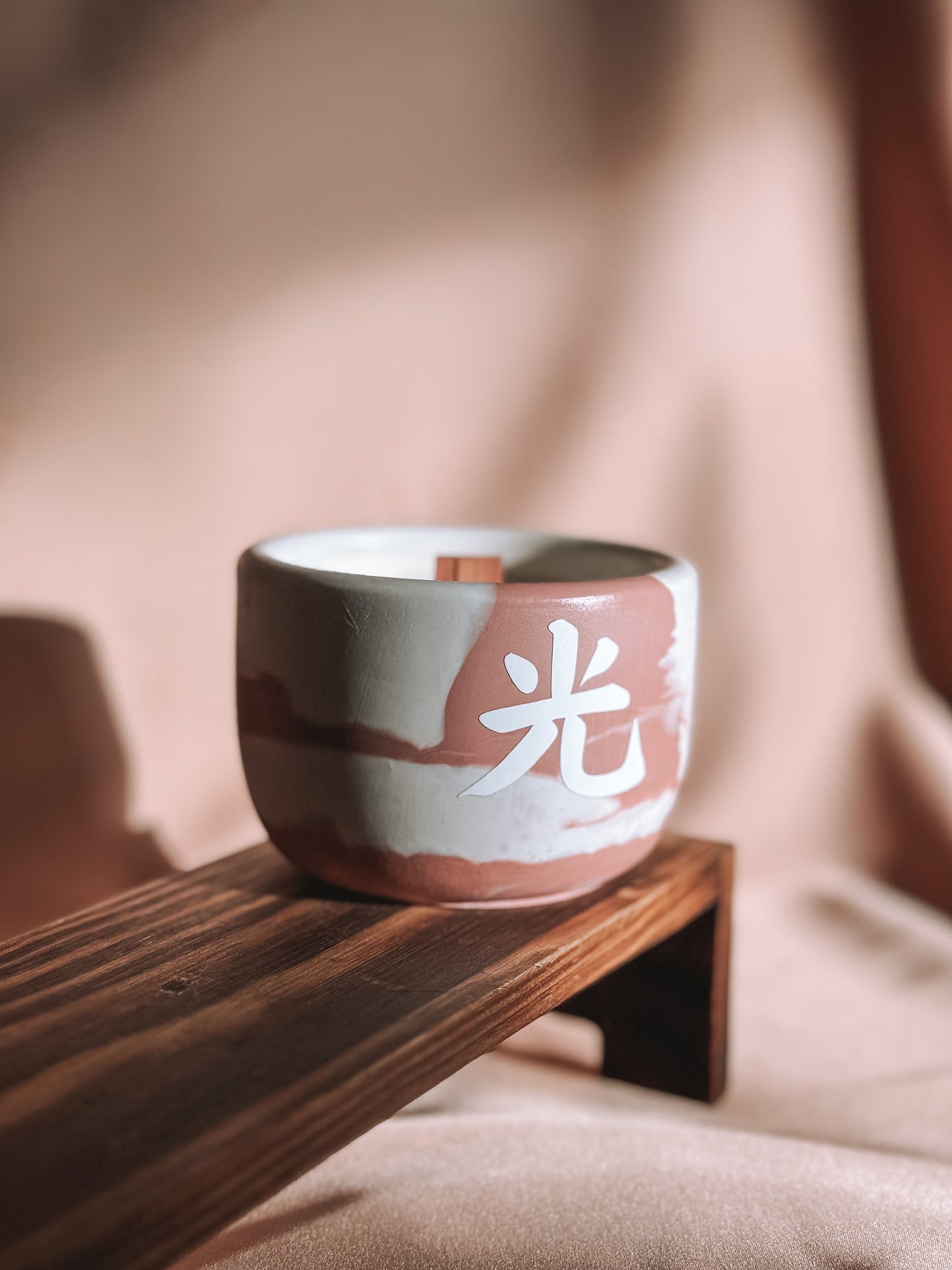 Vela pequena creme & coral - Edição black week