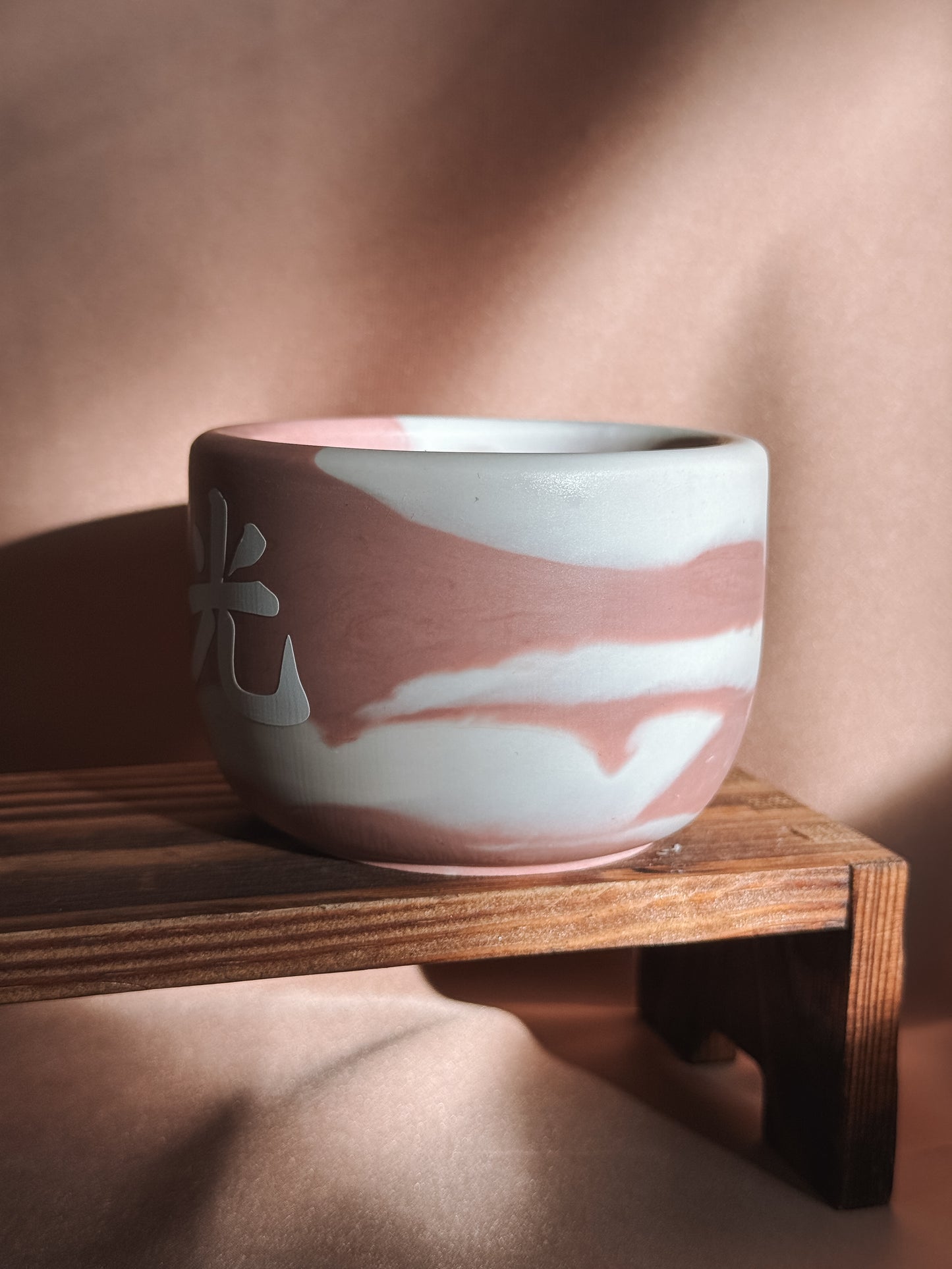 Vela pequena creme & coral - Edição black week