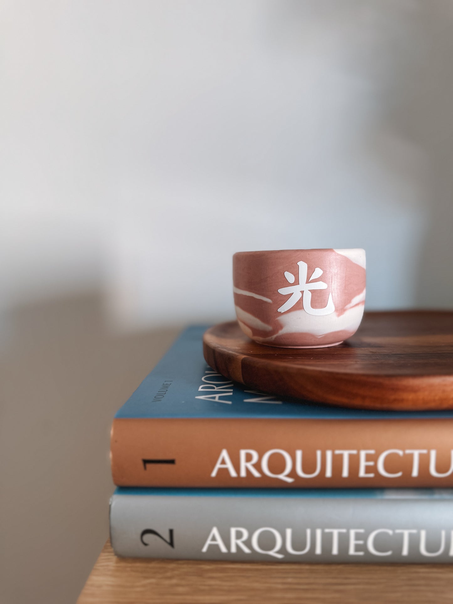 Vela pequena creme & coral - Edição black week