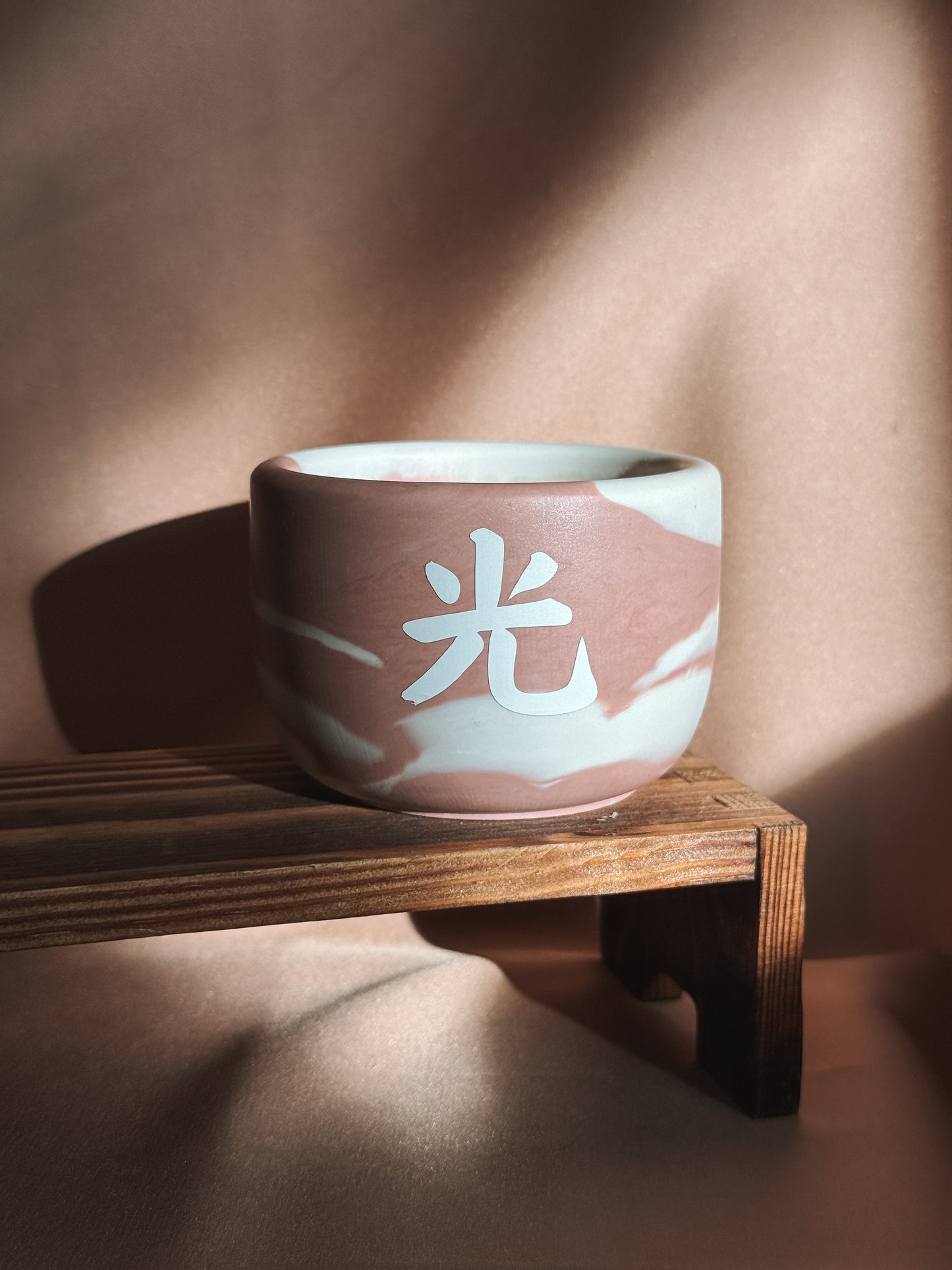 Vela pequena creme & coral - Edição black week