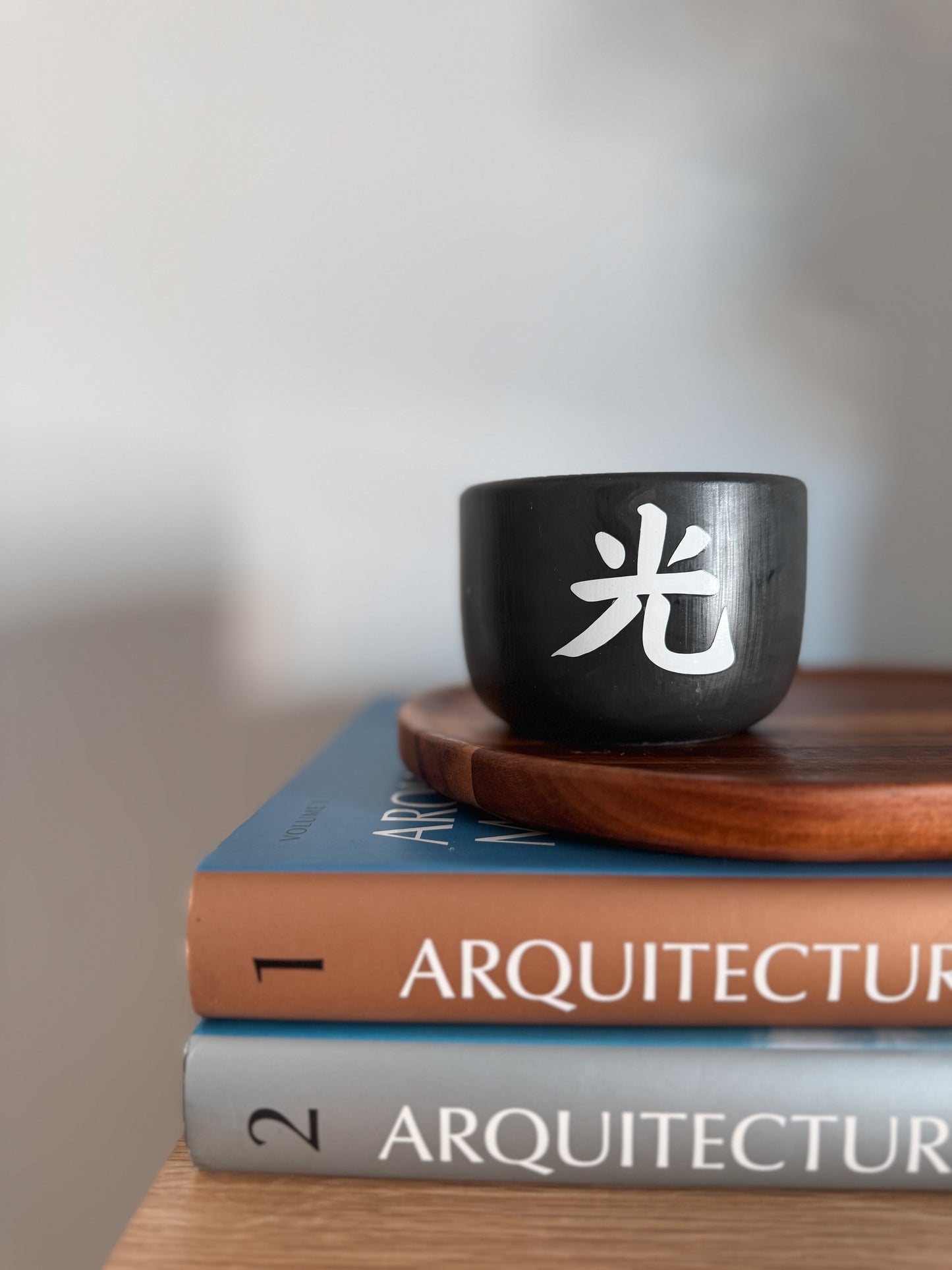 Medium dark gray candle - Black week edition