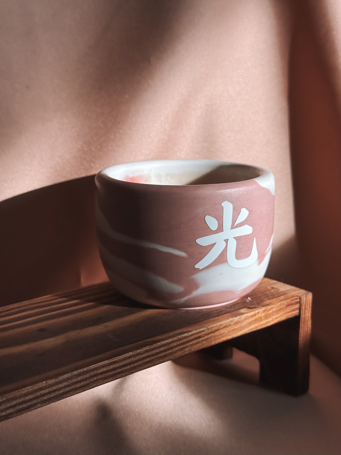 Vela pequena creme & coral - Edição black week